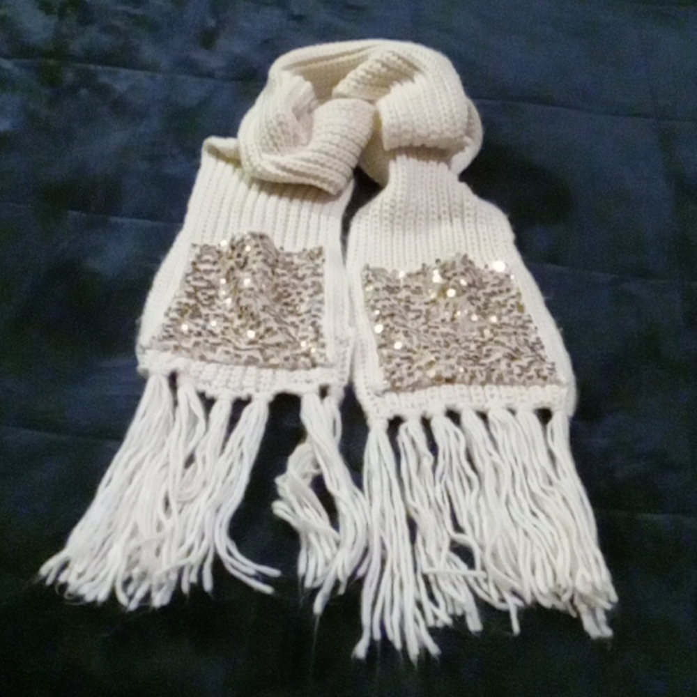 Betsey Johnson scarf/ Mit combo